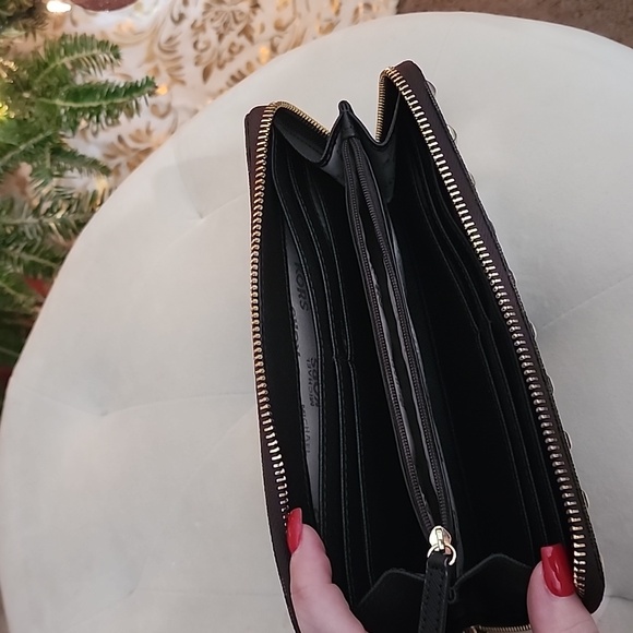 Michael Kors gold studded wallet - Picture 3 of 3